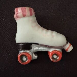 🌷Vintage 1982 Roller Skate Pin by American Greetings Corp